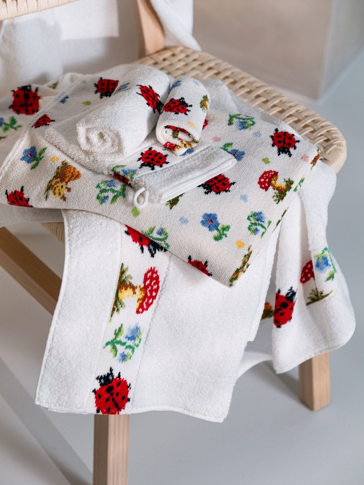 Hooded Bath Towel – Pauli Dots